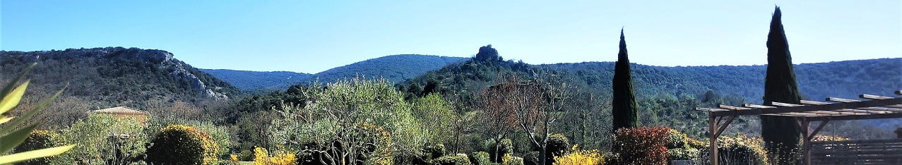 Vue de la piscine vue depuis la piscine de notre roulotte en Ardèche